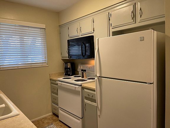 5th image of 306 Pleasant St APT 8