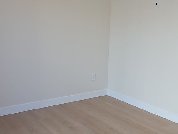 2nd image of 1070 Masselin Ave #1/2