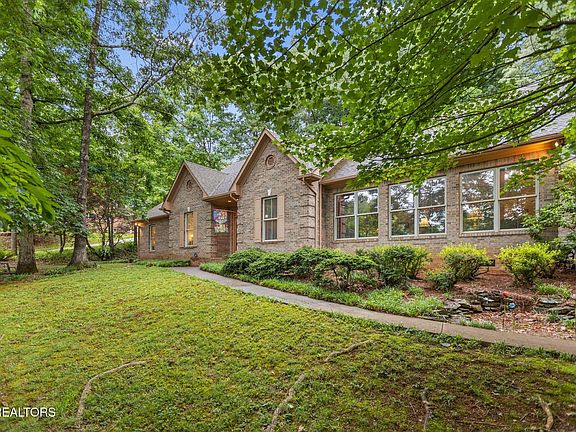 2nd image of 5227 Beverly Oaks Dr