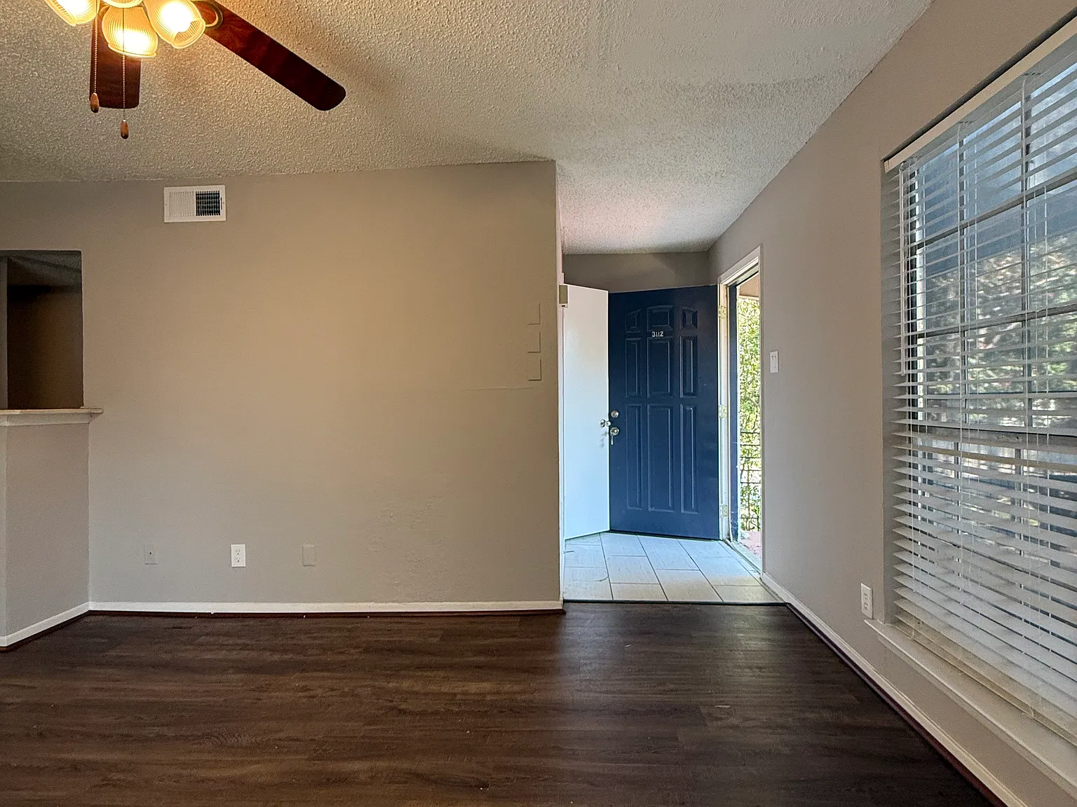 1 bed, 850 sqft, $1,300 — Photo 3