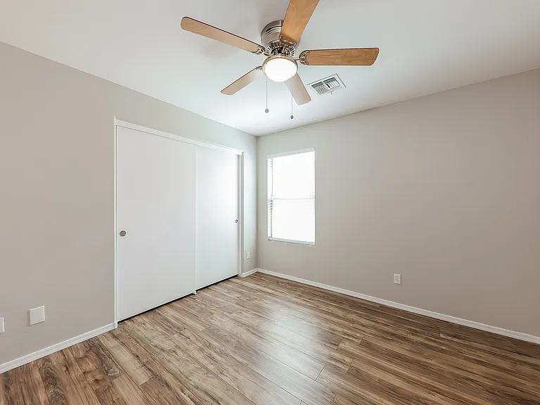 11805 W Maui Ln — Photo 10