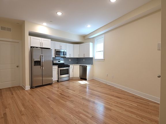 4th image of 915 N 19th St #2