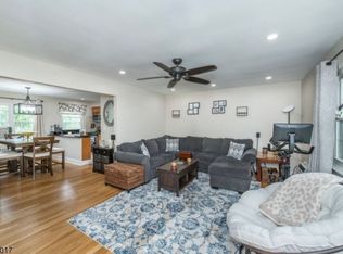 8 Wedgewood Dr APT 10, Verona, NJ 07044