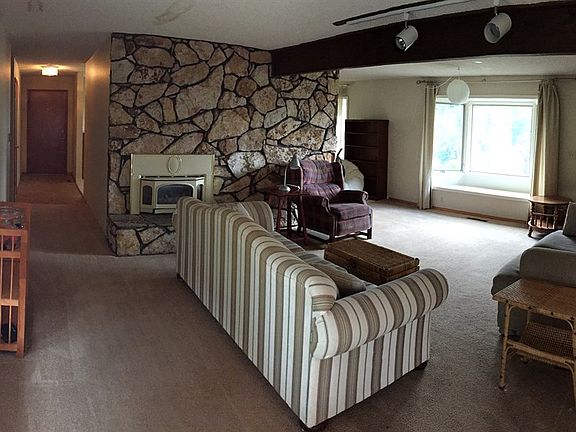 5th image of 1121 W Banbury Dr