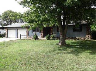 615 W Black Oak St, Strafford, MO 65757