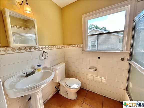 4th image of 1309 E Loma Vista Ave