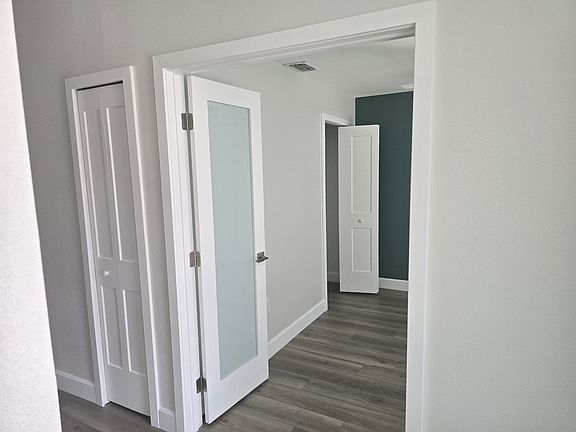 Den/ Bedroom