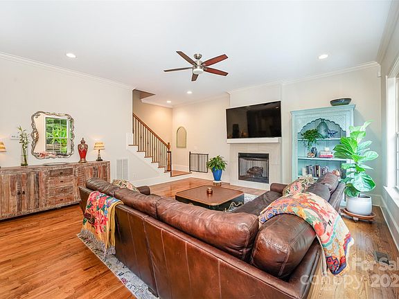 3rd image of 7954 Rolling Creek Ct