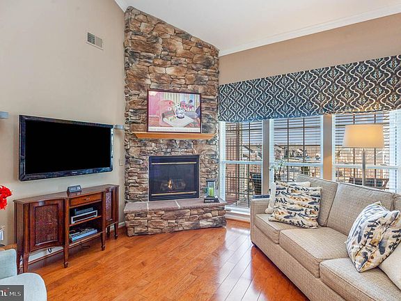 3rd image of 1108 Spalding Dr Unit 95