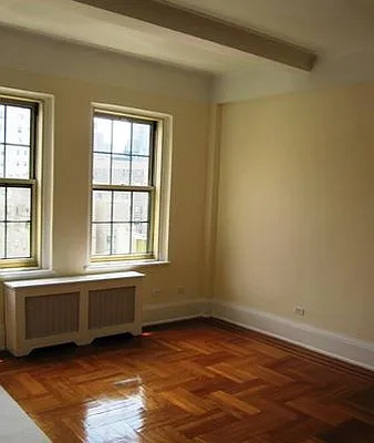 Rented by Siderow Residential Group | media 15
