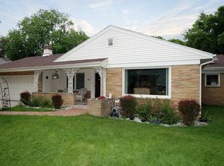 5614 W Jackson Park Dr, Milwaukee, WI 53219