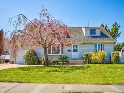 4 Surrey Lane, Massapequa Park, NY, 11762