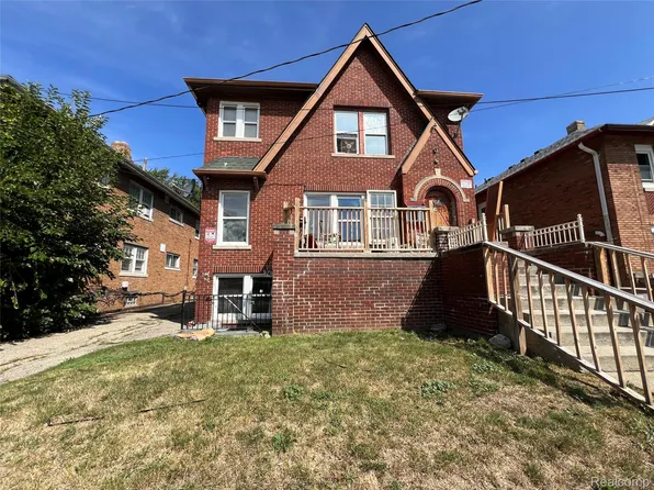 74 Newberry St, Pontiac, MI 48341
