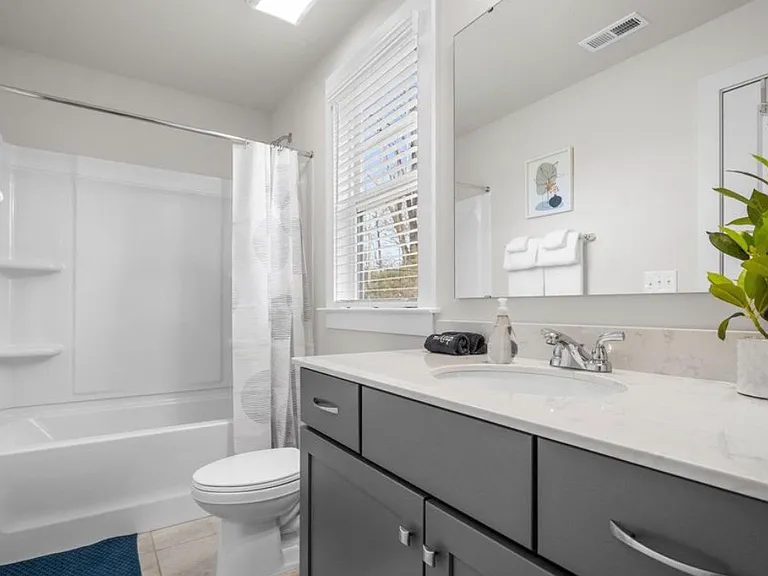 1001 Wainwright Ave — Photo 5