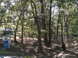 679 Accabonac Rd, East Hampton, NY 11937