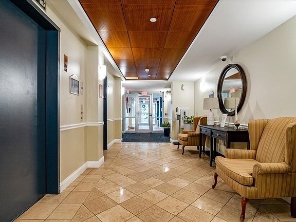 3rd image of 10 Seaport Dr APT 2408