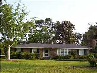 Building Photo - 1083 Fort Sumter Dr
