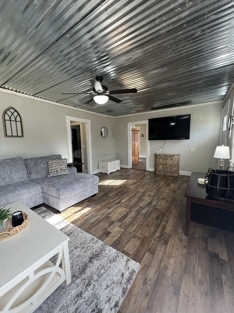 Welcome to your Fully Furnished retreat in Linden, Texas! — Photo 2
