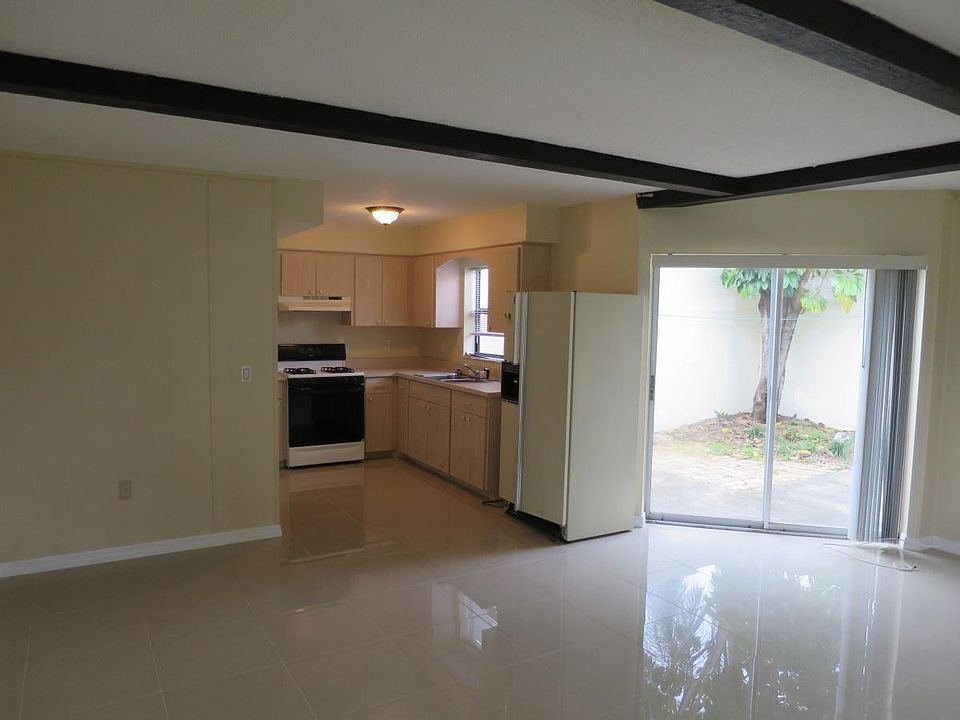 Kitchen / living room / courtyard