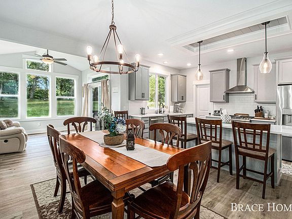 4th image of 8045 Honeysuckle Hill Ct SE
