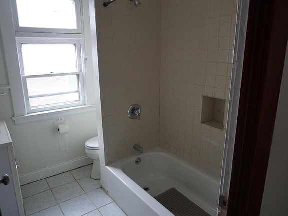 2nd image of 39 College St #4