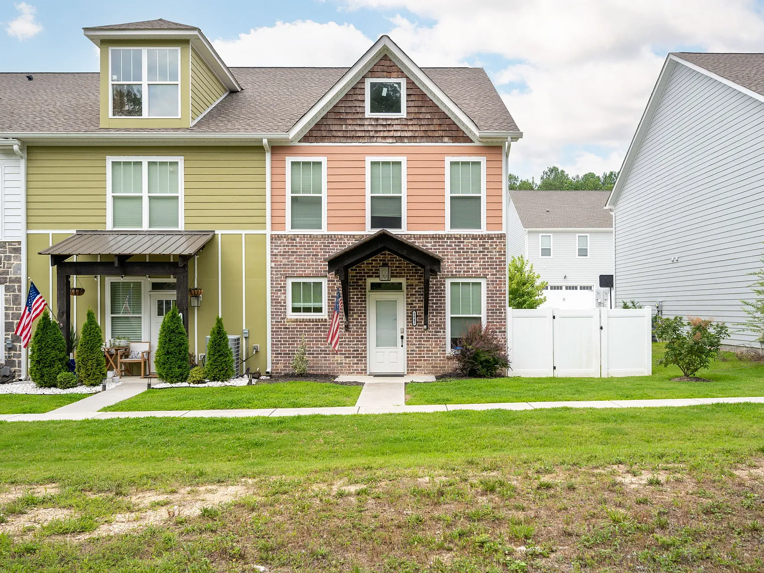 3 bed, 2.5 bath, 1520 sqft, $2,500 — Photo 4
