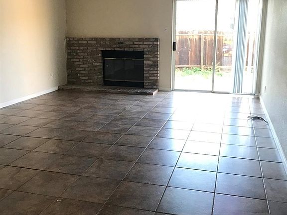 3rd image of 1002 Meadow Glen Ct