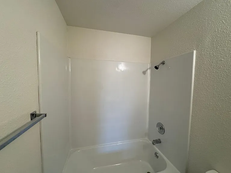 708 NE Avery St — Photo 24