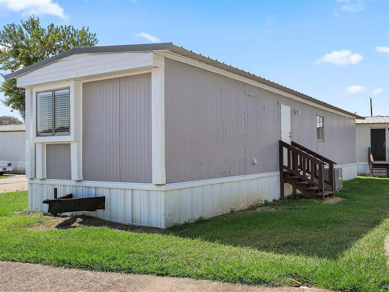 2 bed, 1.0 bath, 784 sqft, $1,400 — Photo 2