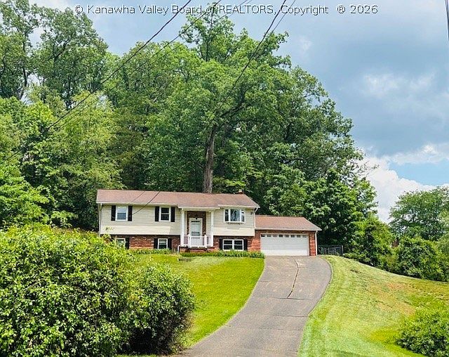 1st image of 3 Woodbury Cir
