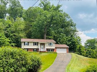 3 Woodbury Cir, Nitro, WV 25143