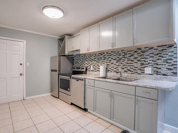4th image of 520 E 9th Ave