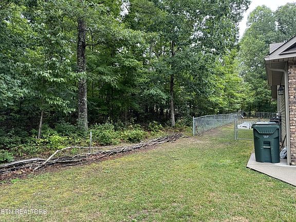 4th image of 237 Satsuma Dr