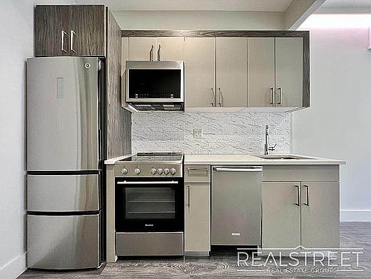 2nd image of 277 Linden St Floor 2