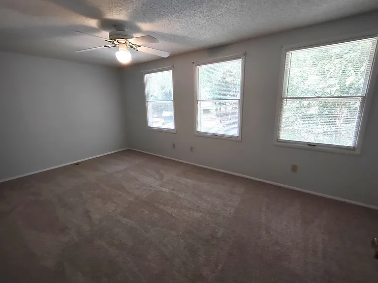 8218 Knights Bridge Rd — Photo 21