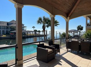 1090 Harbor Ln, Gulf Breeze, FL 32563