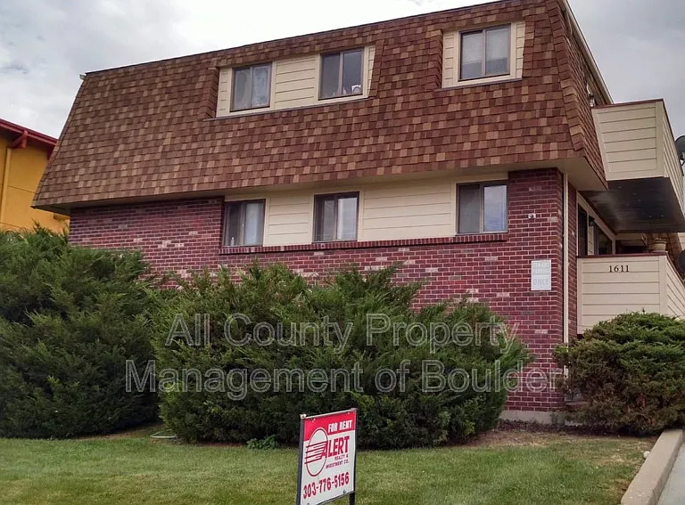 1611 Warren Ave #1 — Photo 1