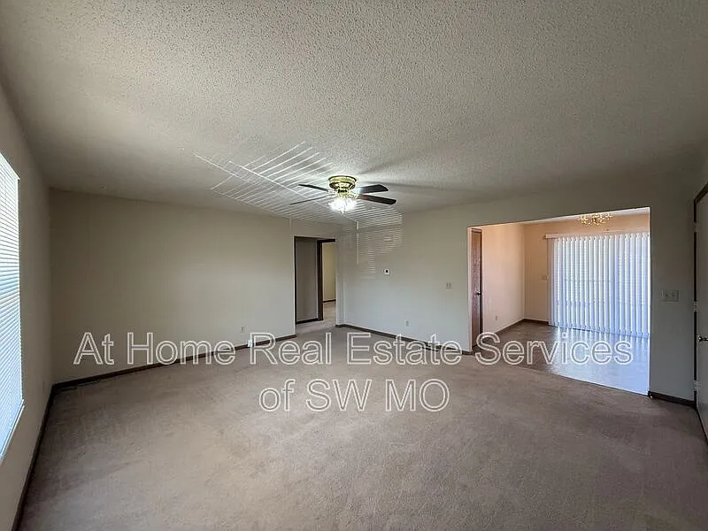 2 bed, 2.0 bath, 1124 sqft, $1,025 — Photo 2