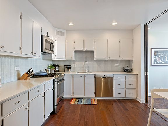 3rd image of 5201 S Cornell Ave APT 27C