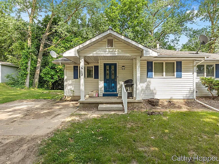 3 bed, 1.5 bath, 2000 sqft, $1,800 — Photo 1