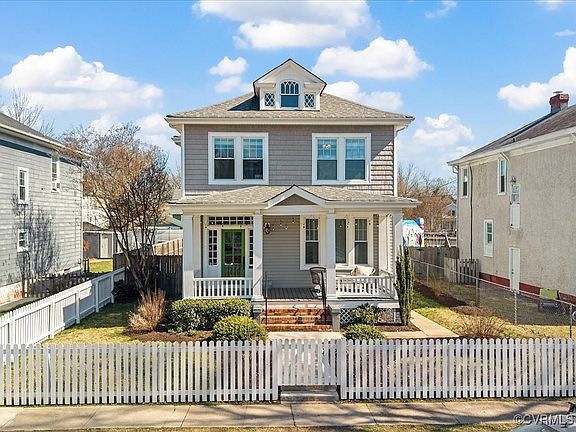 2nd image of 2903 Montrose Ave
