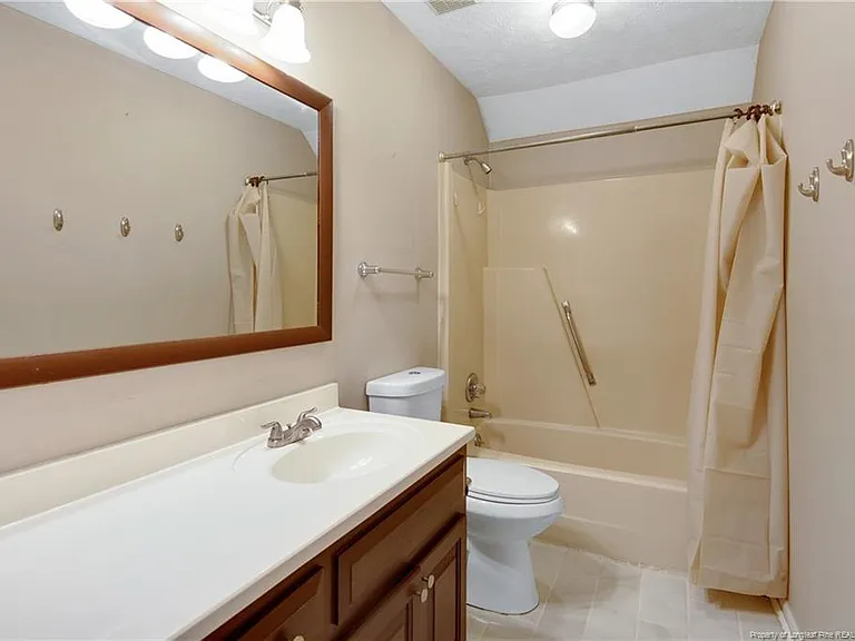 405 Bannerman Ct — Photo 31