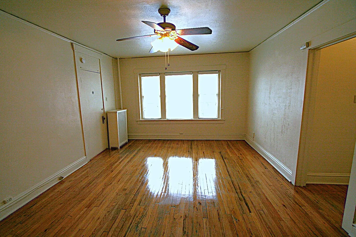 Building Photo - 730 E 12th Ave #10