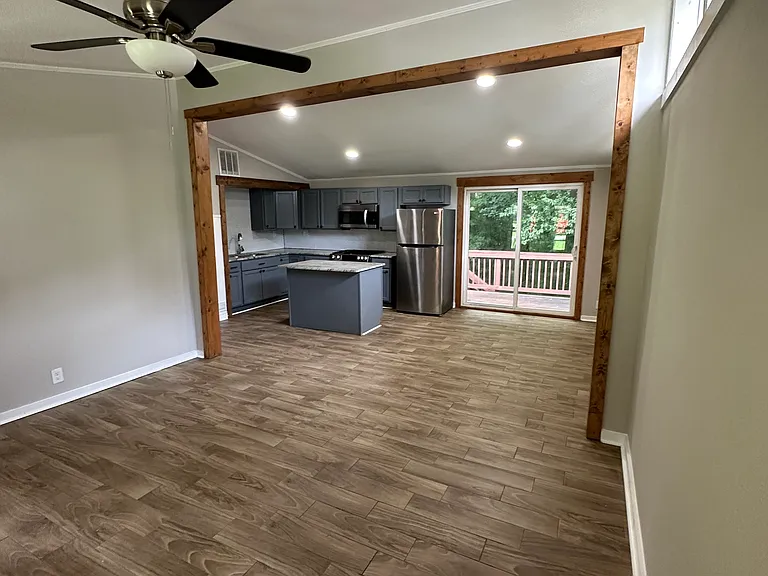 114 Robinhood Dr — Photo 2