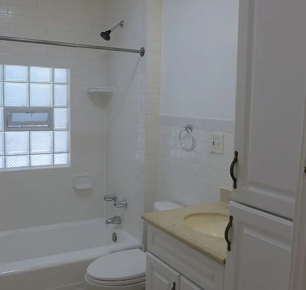 136 Elgin Ave — Photo 17