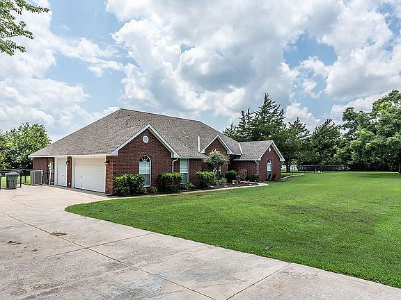 3rd image of 4300 Lairds Woods Cir
