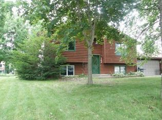 142 Canterbury Rd, Circle Pines, MN 55014