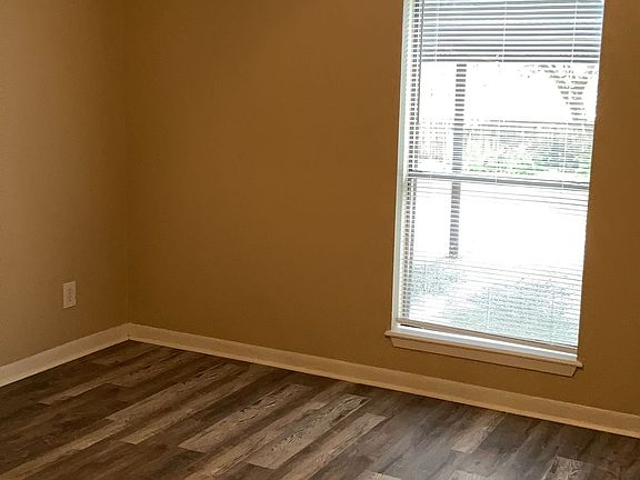 4th image of 4117 Bill Owens Pkwy #B