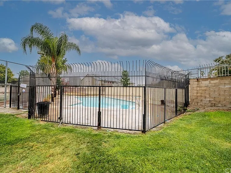 936 Fairway Dr #25 — Photo 2