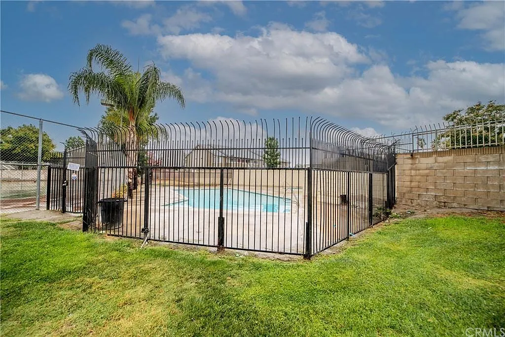 Building Photo - 936 Fairway Dr #25
